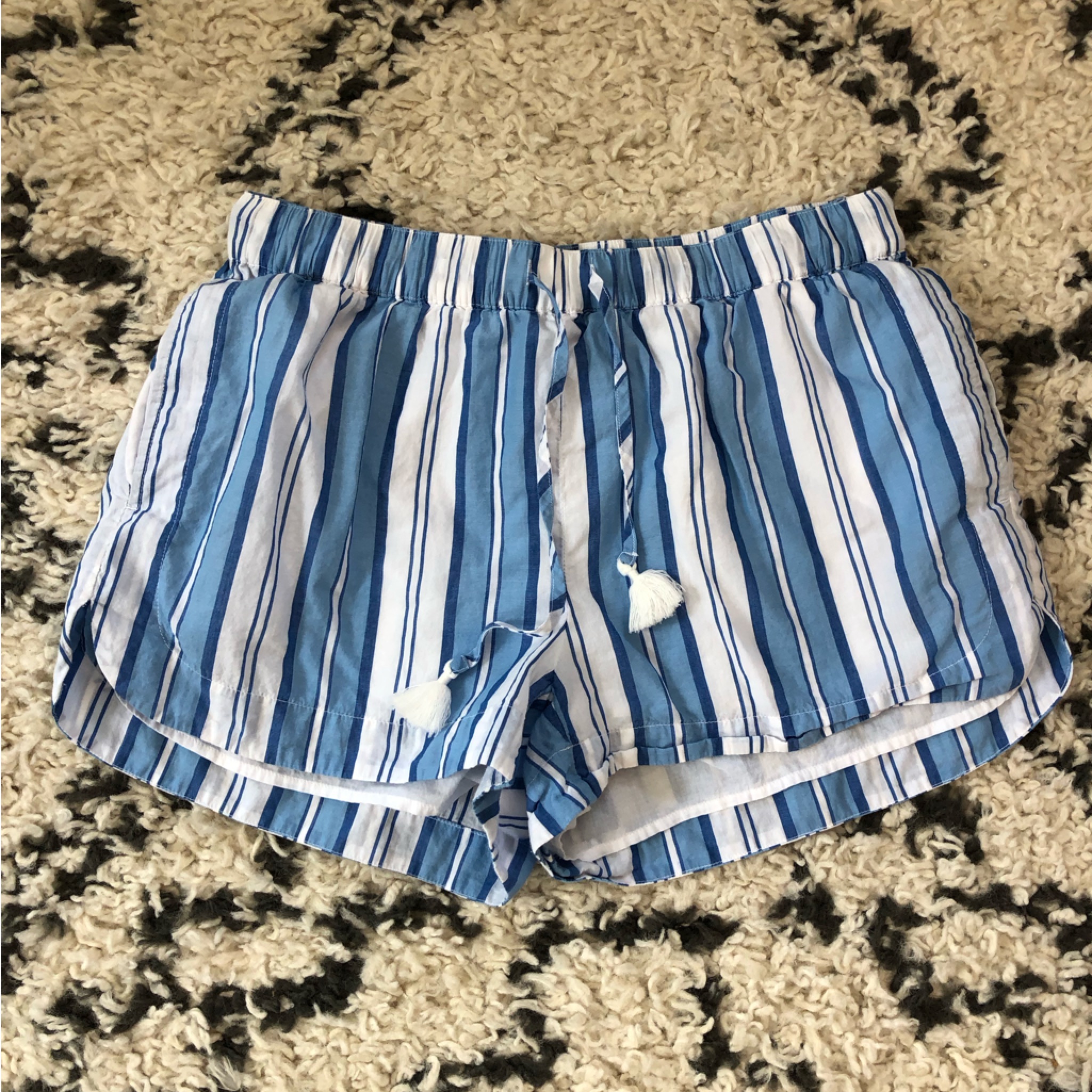 Vineyard Vines Blue And White Striped Cotton Shorts Size Small With Drawstring